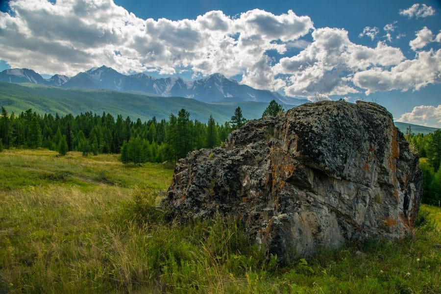 Góry Ałtaj najpiękniej wyglądają wczesną jesienią lub późną wiosną fot. pixabay