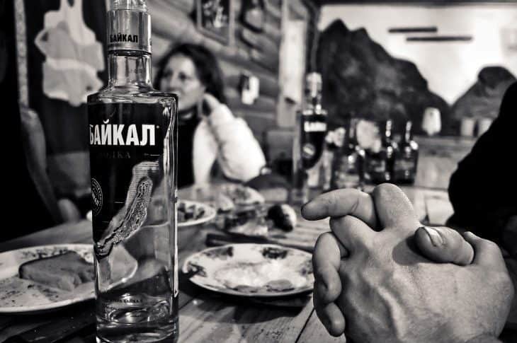Podczas toastu, podobnie jak w Polsce, mówi się „Na zdorovie!” fot. pixabay