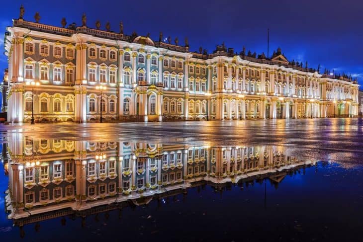 Ermitaż – świątynia sztuki w Sankt Petersburgu fot. shutterstock