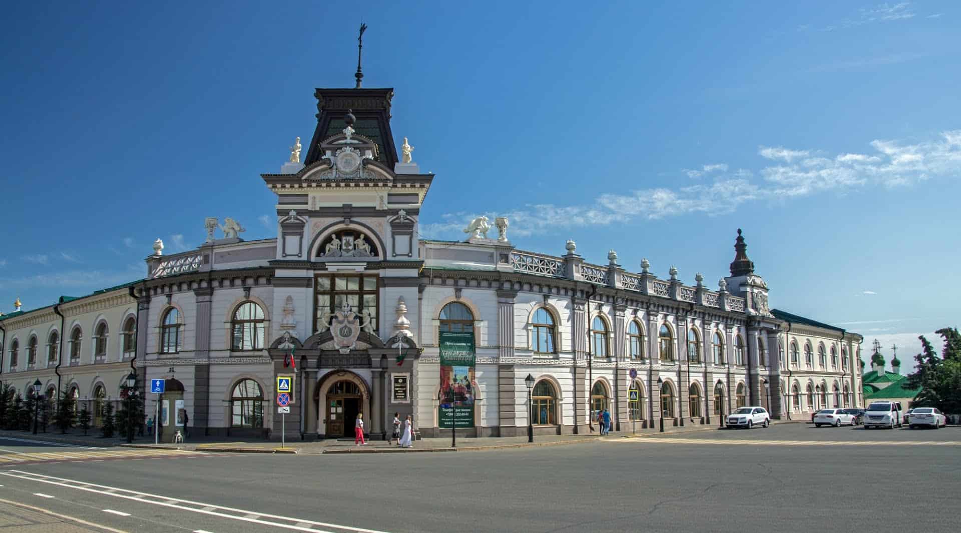 Музей республики татарстан. Национальный музей Республики Татарстан. Национальный музей Казань Гостиный двор. Национальный музей Республики Татарстан здание. Казанский нац музей Татарстана.